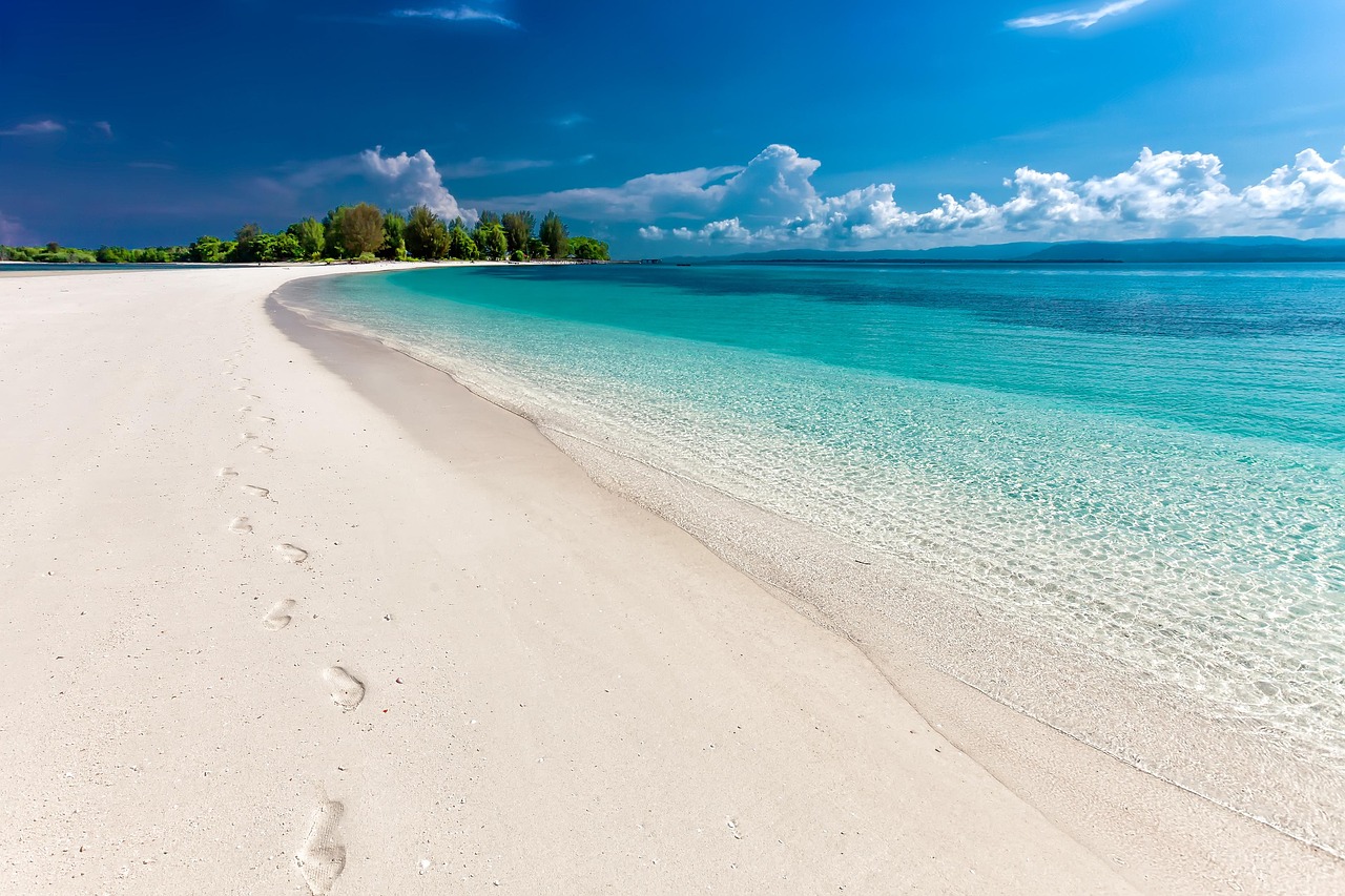 beach, sea, footprints, sand, sandy beach, seashore, shore, coast, coastline, shoreline, nature, tropical island, landscape, tropical, white sand beach, travel, indonesia
