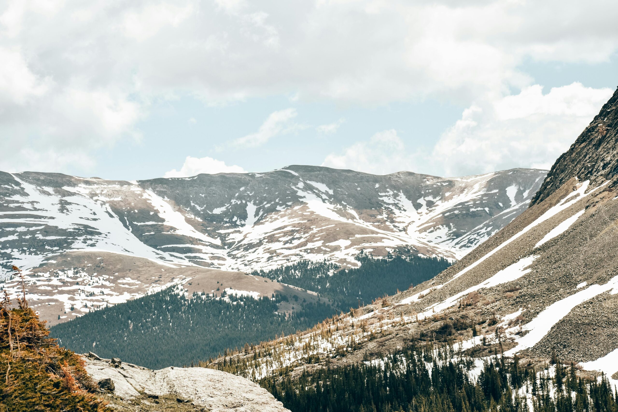 A breathtaking view of the snow-capped Rocky Mountains in Colorado under a clear sky.